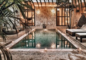 أغطية فراش متميزة وألحفة محشوة بالريش وأسرّة بطبقة علوية مريحة