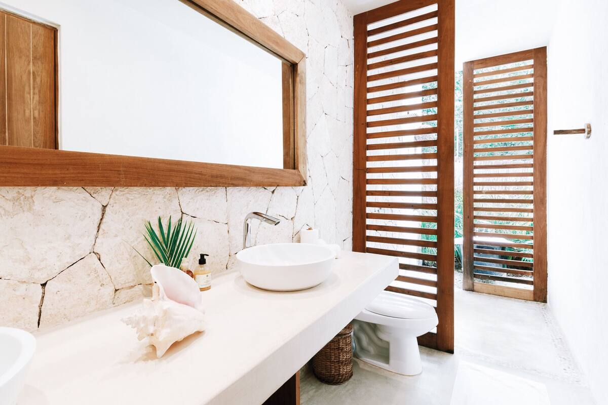 luxury house | bathroom | shower, rainfall showerhead, free toiletries, hair dryer