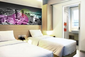 In-room safe, desk, free WiFi