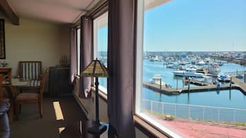 Suite Panorama, 1 kamar tidur, lemari es & microwave, pemandangan marina | Pemandangan dari kamar