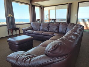 Panoramic Suite, 1 Bedroom, Refrigerator & Microwave, Marina View | Living area | 40-inch flat-screen TV with digital channels, TV, fireplace - Islander Westport (Westport)