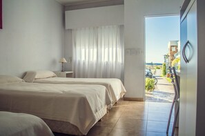 Desk, free WiFi, bed sheets - Hotel Tagüé (Gualeguaychú)