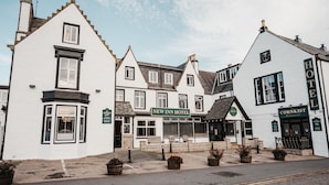 A traditional building with a sign for 'New Inn Hotel' and 'The Cornkist Restaurant'. - New Inn Hotel (Ellon)