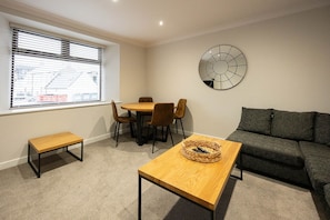 Cottage Supérieur, salle de bains privée | Bar lounge