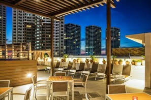 Outdoor dining - Fiesta Inn Puerto Vallarta Isla (Puerto Vallarta)