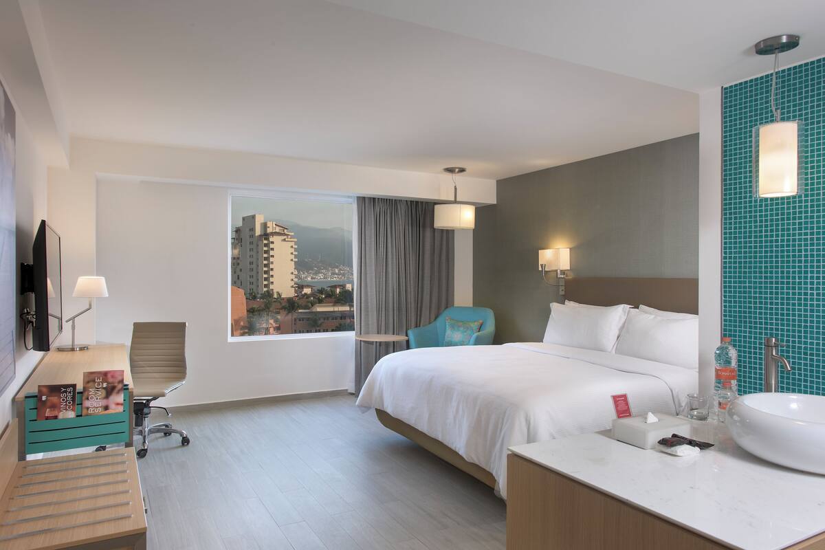 Superior Room, 1 King Bed | Premium bedding, pillow-top beds, in-room safe, desk