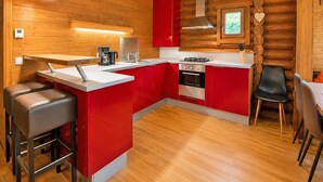 Coffee/tea maker, oven, stovetop, dishwasher - Rustic chalet near SkiWelt Wilder Kaiser (Wörgler Boden - Hopfgarten)