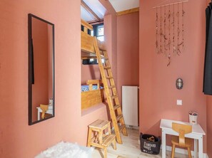 3 bedrooms, iron/ironing board, WiFi