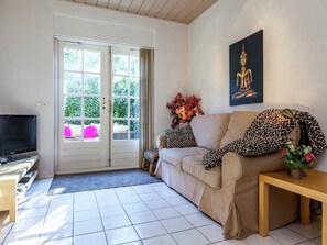 TV - Apartment in Oostkapelle near the Beach (Oostkapelle)