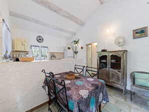 Dining - Modern holiday home with private pool (Lambesc)