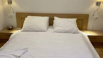 3 bedrooms, iron/ironing board, WiFi