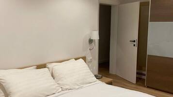 3 habitaciones, tabla de planchar con plancha y wifi