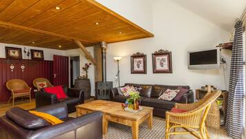 Smart TV y chimenea