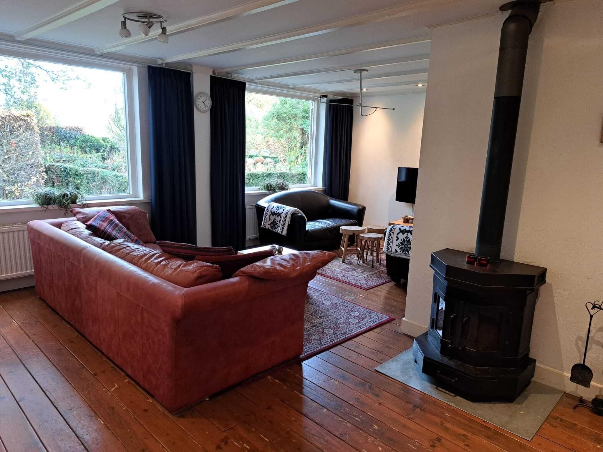 TV, caminetto, lettore DVD