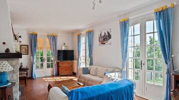 Télévision, cheminée