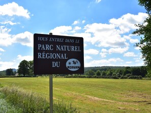 A sign indicating entry into a natural regional park. - Holiday Home in Isenay near Lake and Forest (Isenay)