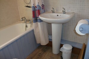 Combined shower/tub - Cottage in Brookland near Romney Marsh (Fairfield)