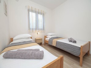 Room - Luxury Apartment with heated pool in Starigrad (Starigrad)