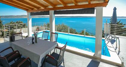 Luxusapartment mit beheiztem Pool in Starigrad