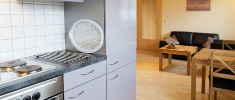 Microwave, oven, stovetop, coffee/tea maker