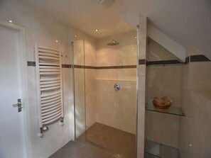 Douche, serviettes fournies