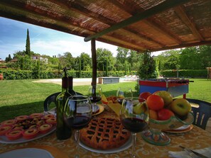 Outdoor dining - Rustic Retreat with  Pool (Lucignano)