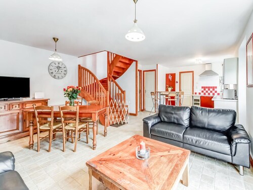 Family Country Cottage in Brainville