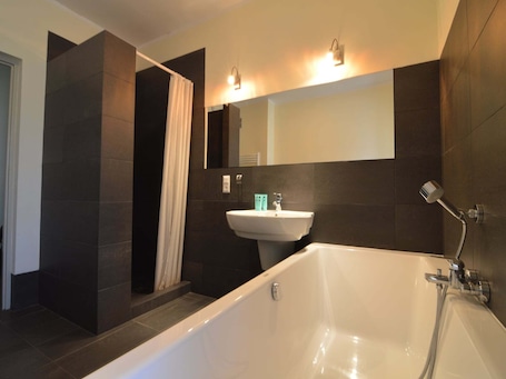 Bathtub. Villa by Lake in Borne Sulinowo
