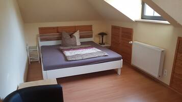 4 bedrooms, iron/ironing board, WiFi