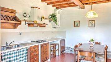 Kühlschrank, Herdplatte, Hochstuhl, Gefrierschrank