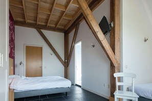 5 bedrooms, WiFi - Haven with Garden & Comfort (Zuidoostbeemster)