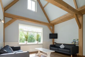 TV - Haven with Garden & Comfort (Zuidoostbeemster)