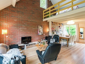 TV, fireplace, stereo