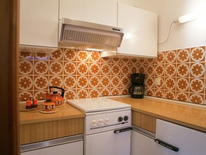 Fogão, cooktop, lava-louças, cafeteira/chaleira