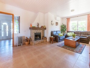 Fernseher, Kamin, DVD-Player, Stereoanlage