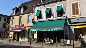 A street view with a cafe named "Brasserie Le Centre" and a hotel named "Le Coin Presse." - Vacation Home in France with Pool (Vaux)