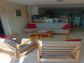 TV, DVD player, table tennis - Vacation Home in France with Pool (Vaux)