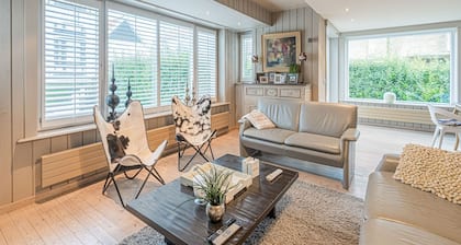 Schönes Ferienhaus in Westende-Bad mit Sauna und Tischtennis