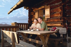 Outdoor dining - Apartment with mountain view (Piesendorf - Walchen)