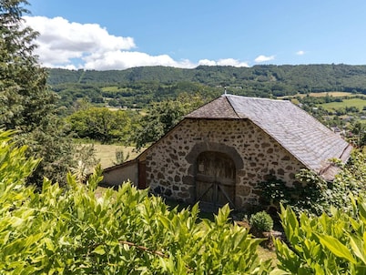 Vic-sur-Cère Family Nest