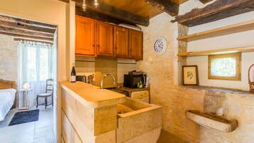 Réfrigérateur, micro-ondes, four, lave-vaisselle