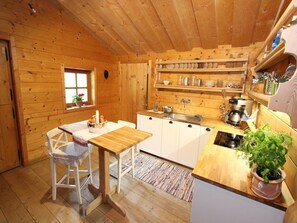 Fridge, oven, stovetop, dishwasher - Chalet in Rauris near Ski Paradise (Rauris)