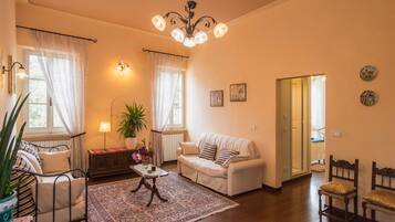 Televisie, tafelvoetbal en een tafeltennistafel