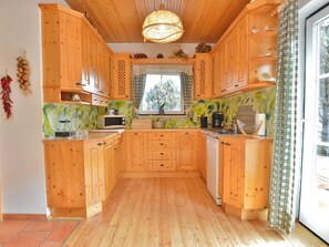 Fridge, microwave, oven, stovetop - Chalet in Einach near Ski Slopes (Stadl an der Mur)