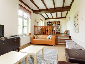TV, DVD-spiller, fotballspill og bordtennis