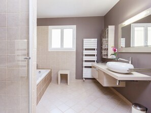 Bathtub