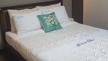 Basic Double Room, 1 Queen Bed