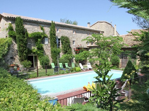Villa in France with Pool and Vineyards