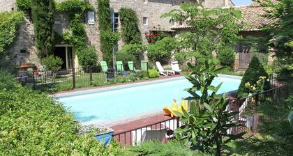 Villa in France with Pool and Vineyards