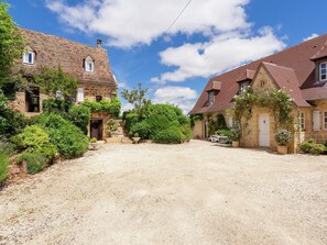 Exterior - Peaceful Stay with Pool (Badefols D 'ans)